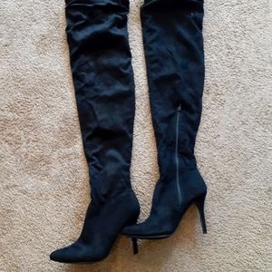 Leg sleeve boot heels